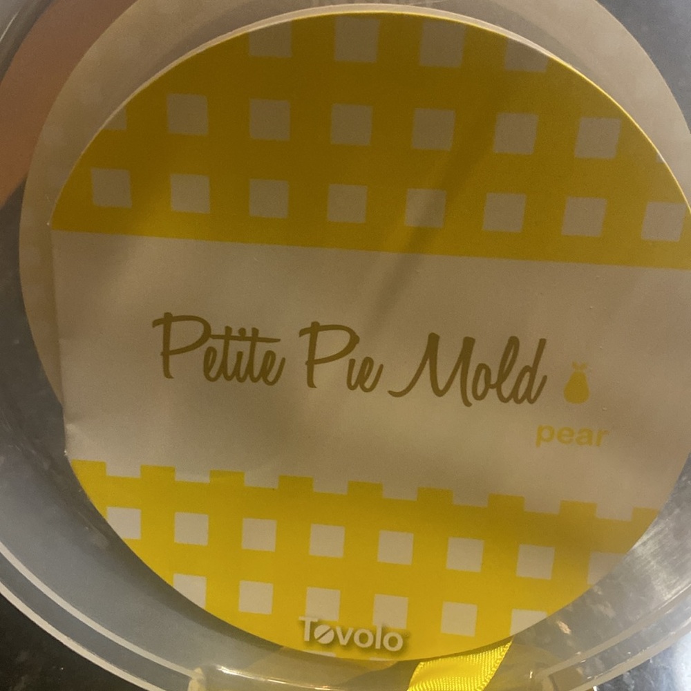 NWT Tovolo Yellow Petite Pear Pie Mold - Picture 3 of 5